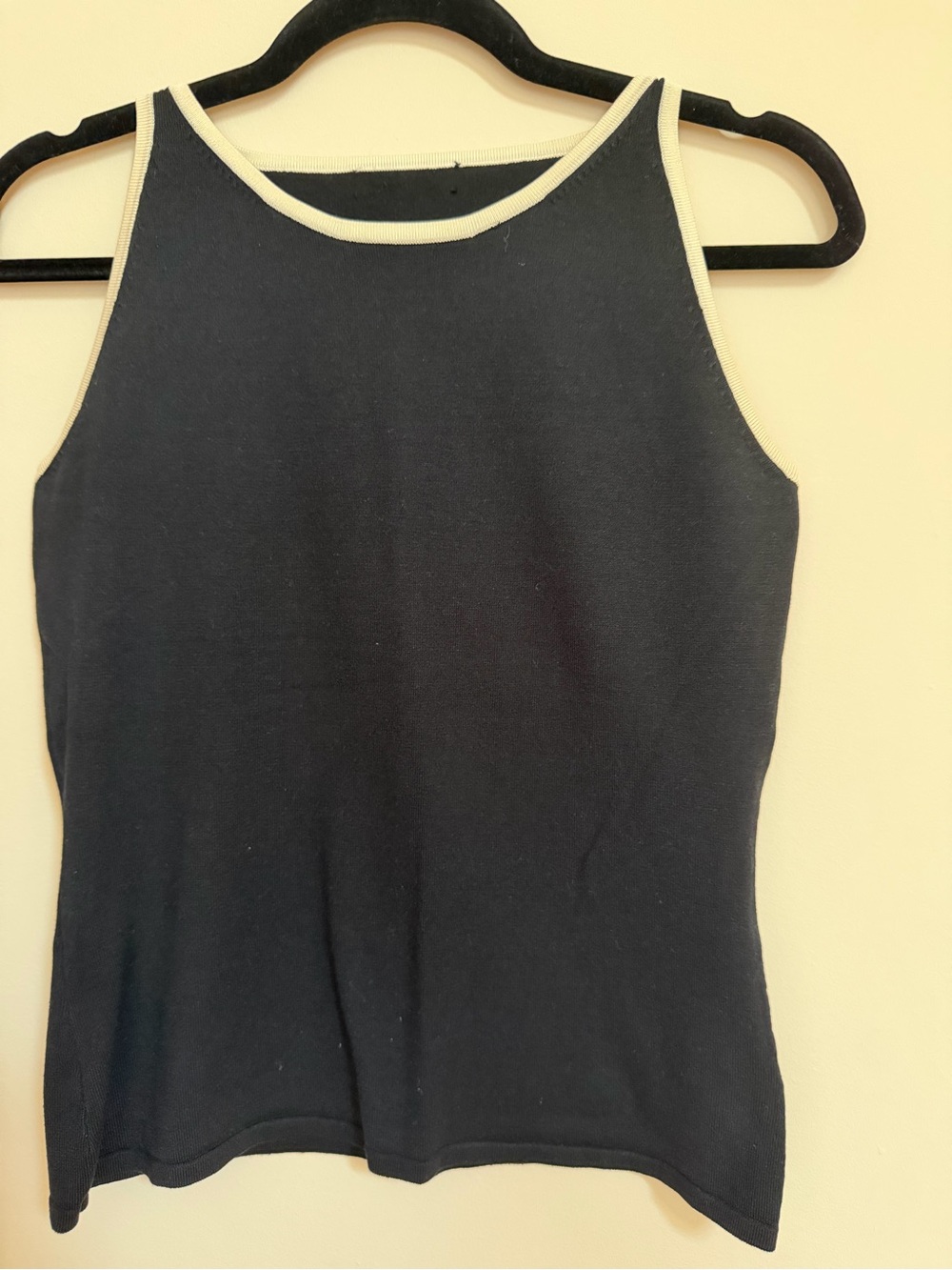 Sleeveless Navy Contrast-Trim Tank Top
